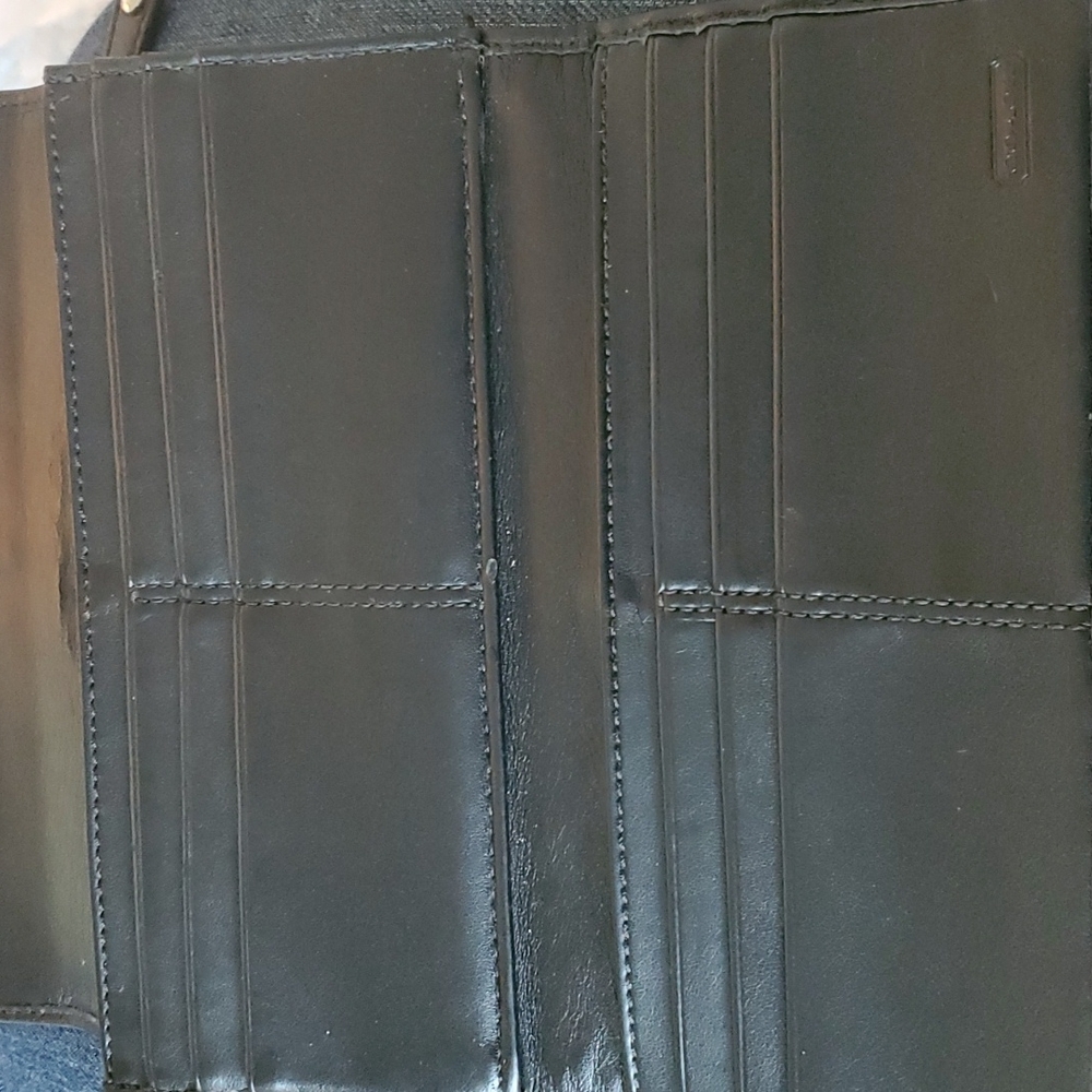 Coach wallet with Silver clasp - Picture 3 of 7